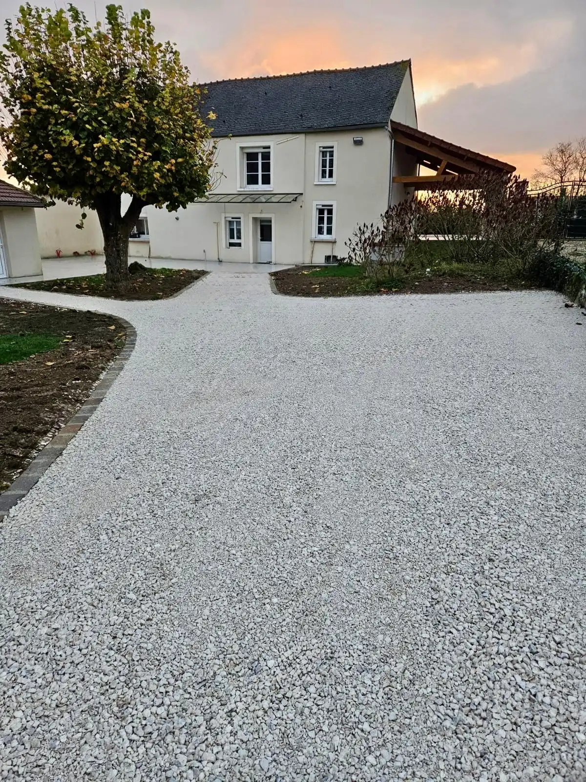 Allés gravillons et pavés d'inde