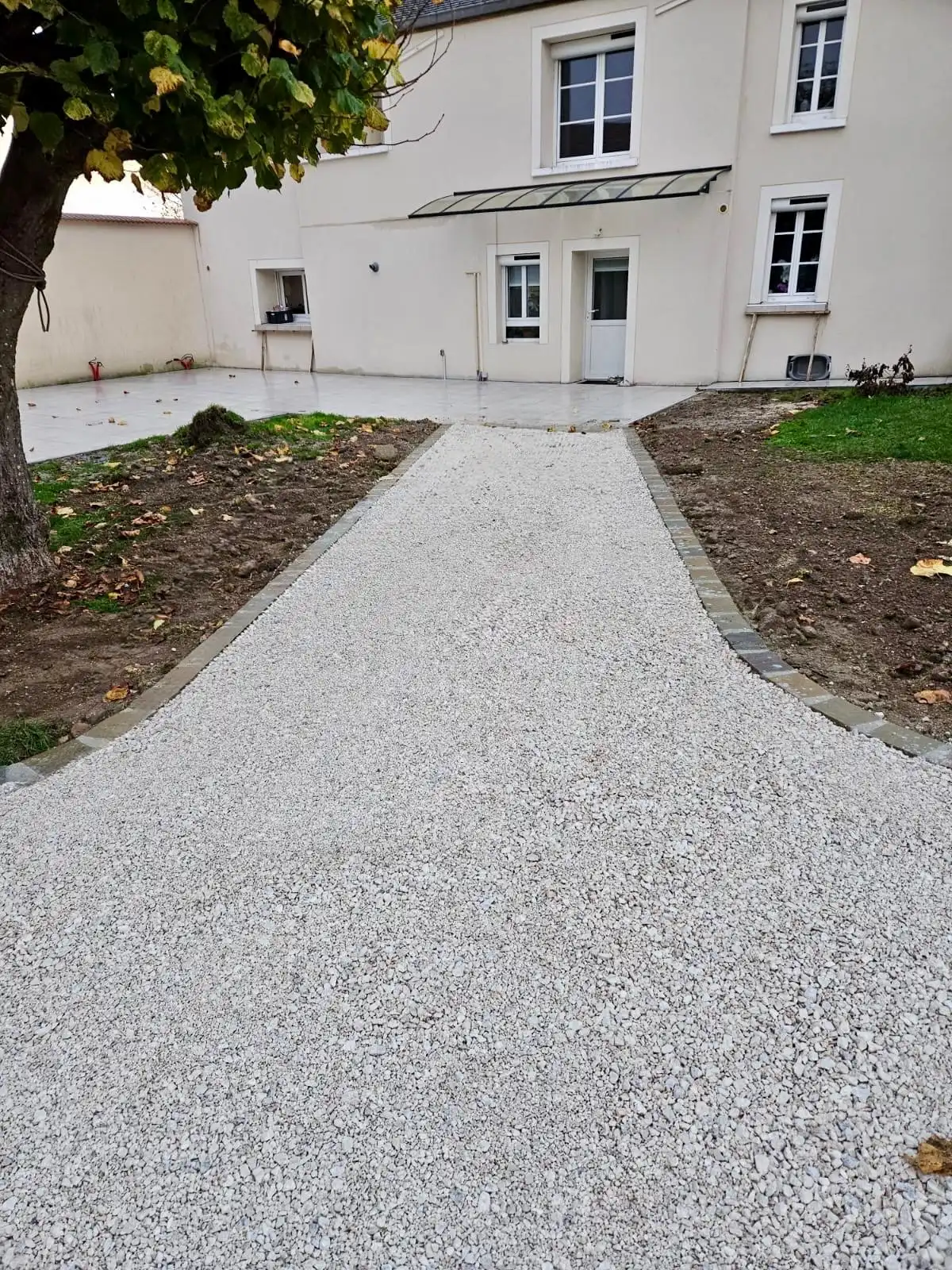 Allés gravillons et pavés d'inde