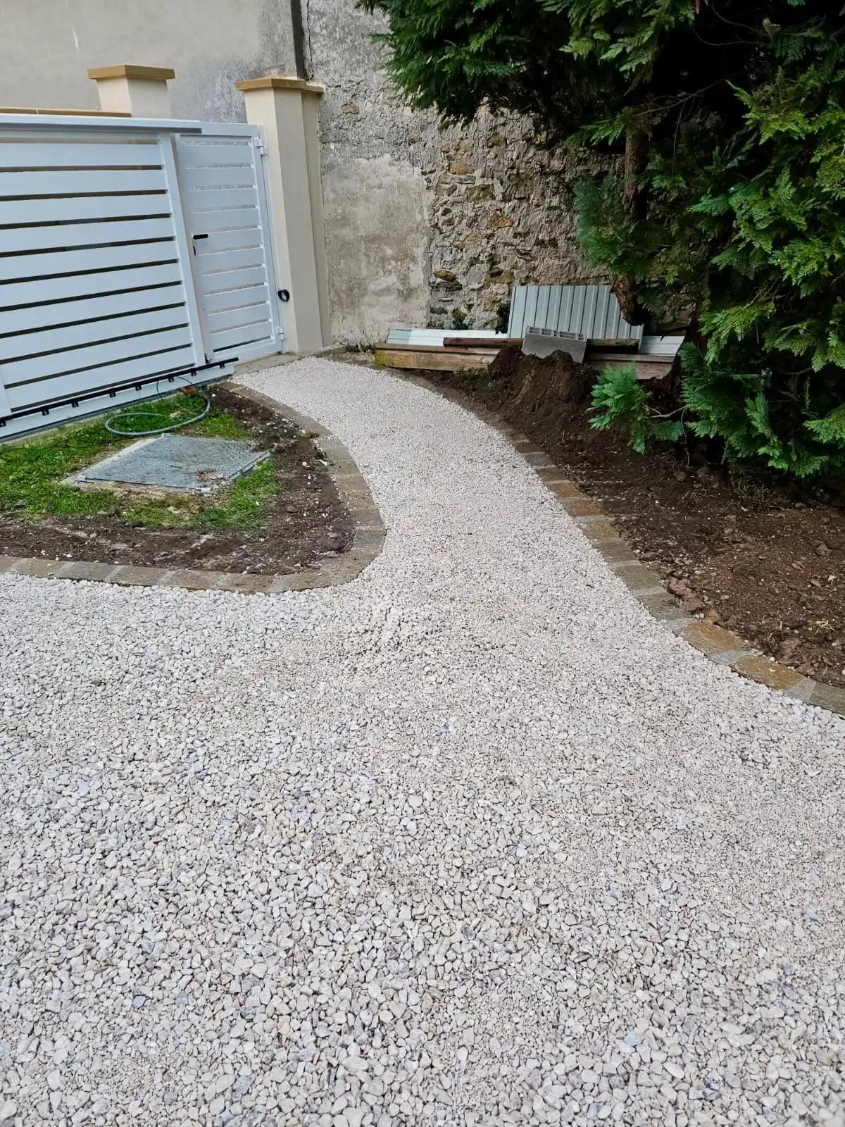 Allés gravillons et pavés d'inde