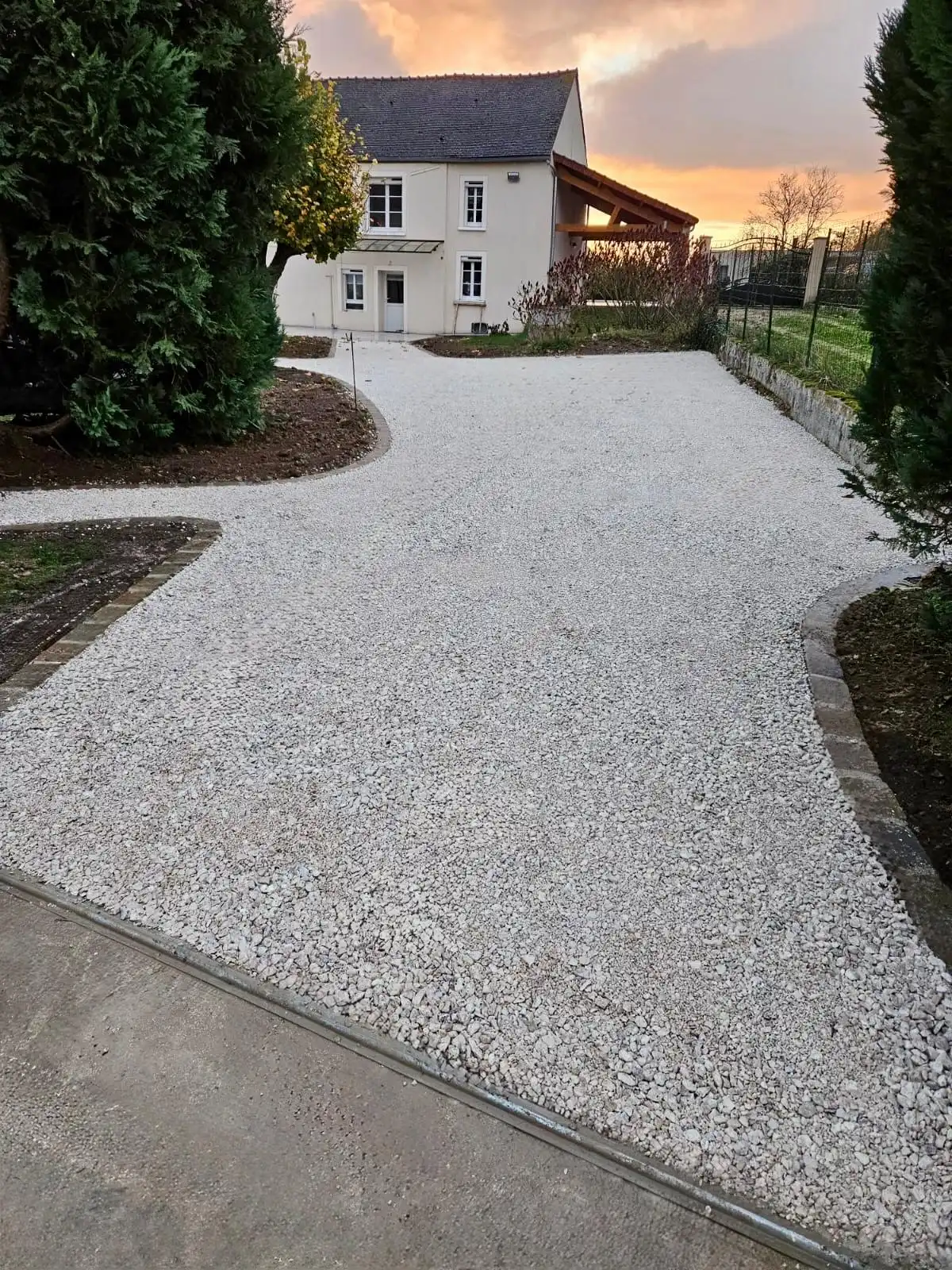 Allés gravillons et pavés d'inde