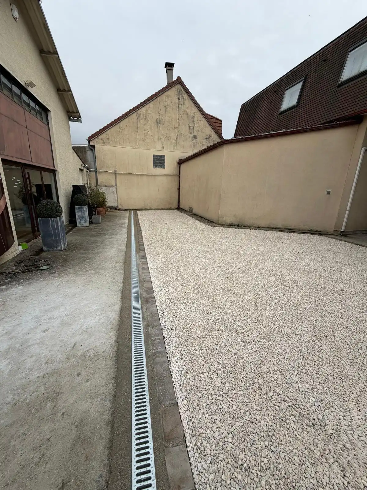 Allés gravillons et pavés d'inde 77